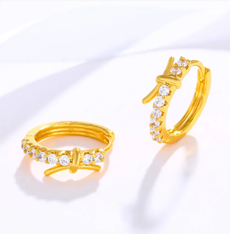 Luxuriöse Ohrringe mit Zirkonia-Intarsien