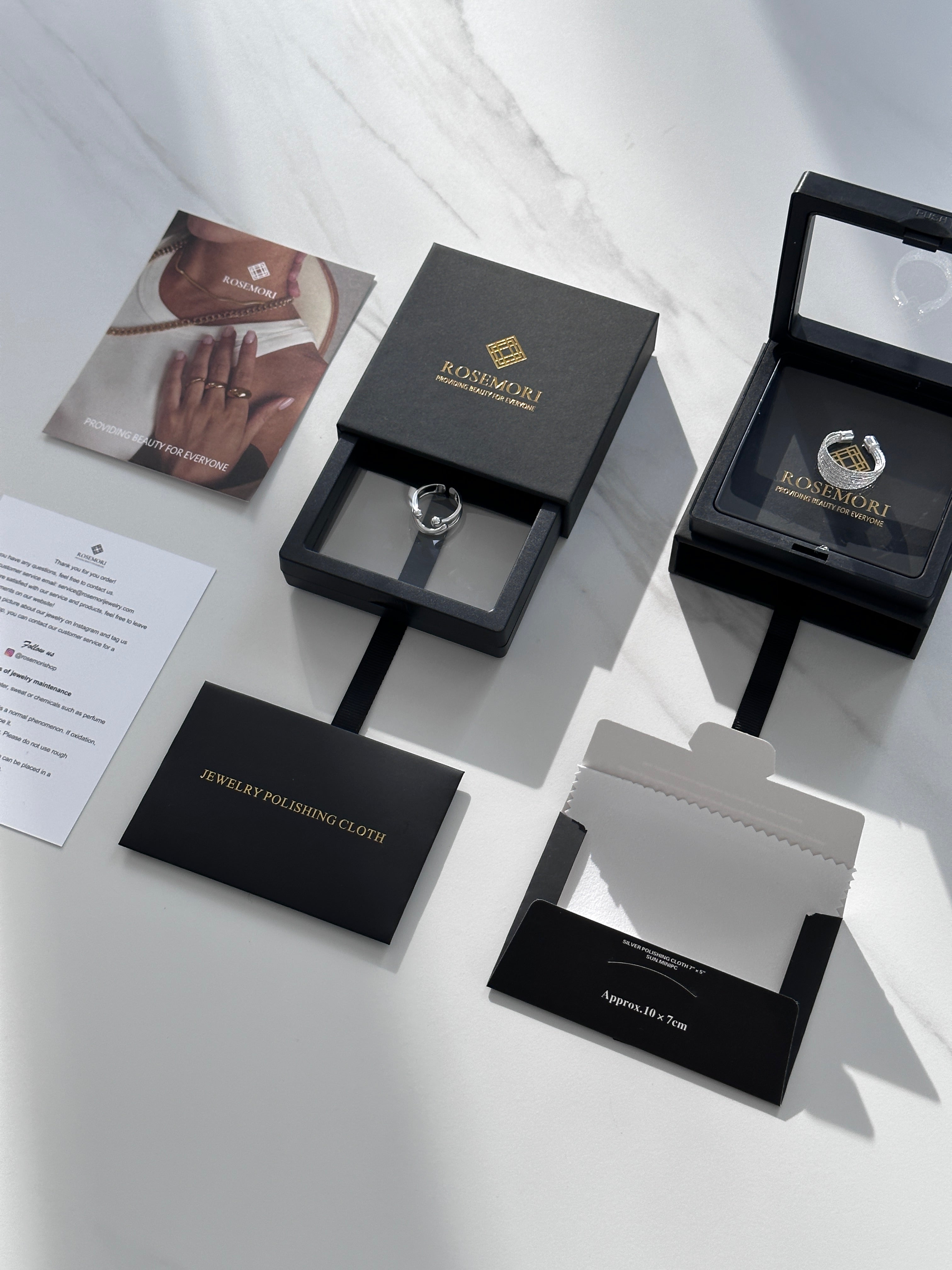 Schwarze und weiße Colorblock-Ohrringe