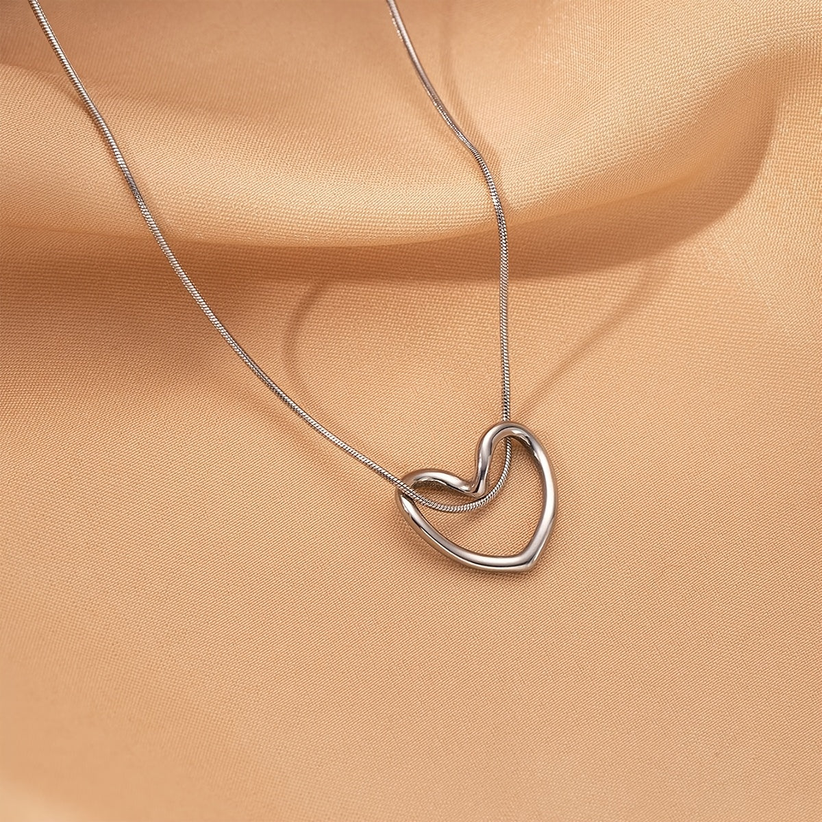 Goldene durchbrochene Herz-Halskette für Frauen - Minimalistische Lagenkette