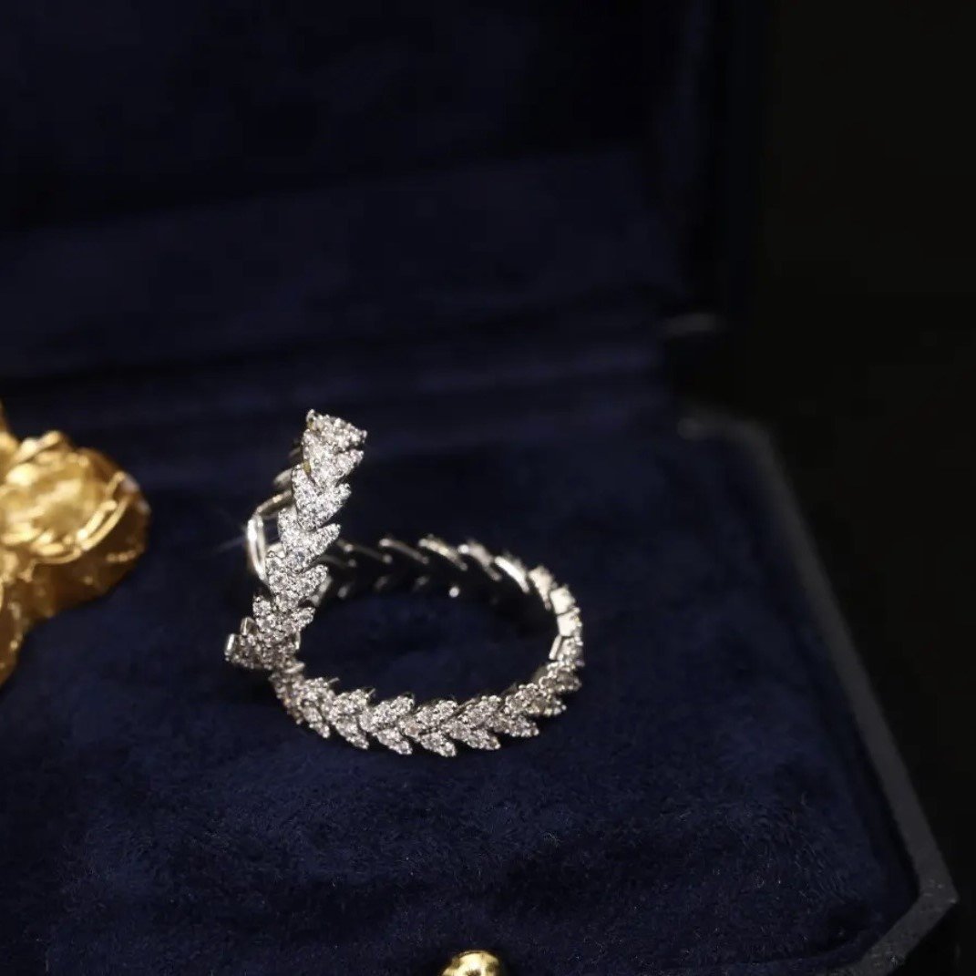 Kranz-Ohrring mit Zirkoniumdioxid-Besatz