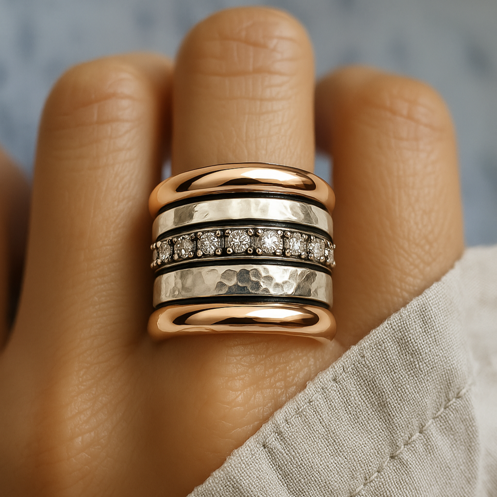 Mehrlagiger, massiver Ring im Vintage-Stil – goldfarben