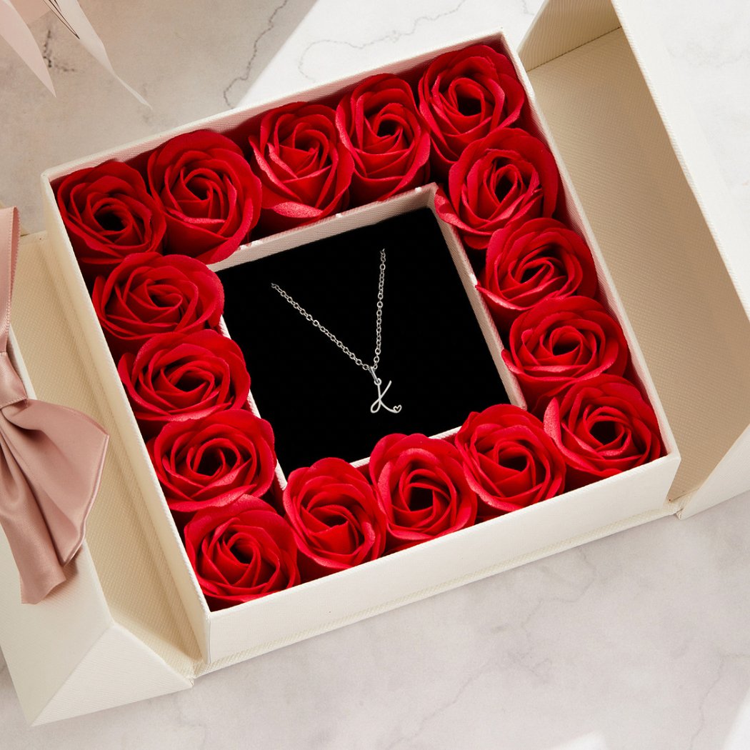 Silberne Herz-Halskette mit Buchstaben